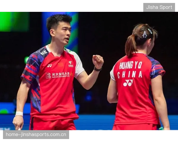羽毛球全英赛国羽五冠荣耀再现，体育精神与荣耀的完美交融